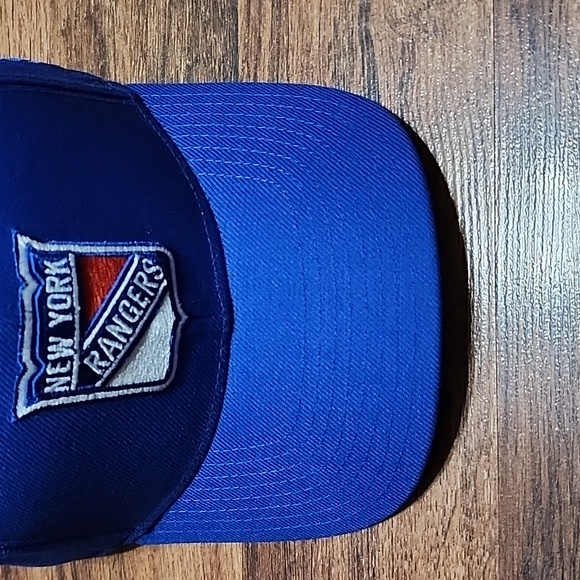 NEW YORK RANGERS HAT! SIZE: ONE SIZE FITS ALL. - Picture 3 of 9